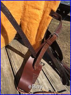 15.5 Used/vintage Longhorn Western trail /pleasure saddle withsilver US made VGC