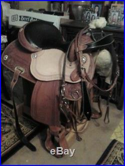 Barrel racing saddle size 15