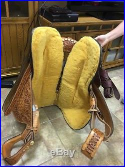 Circle Y Western Show Saddle 16in seat new condition