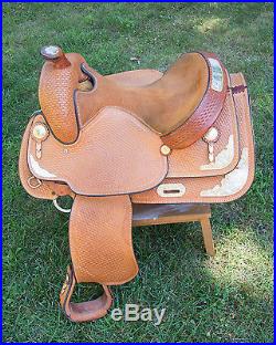Great condition CRATES western show saddle 16 inches free carrier