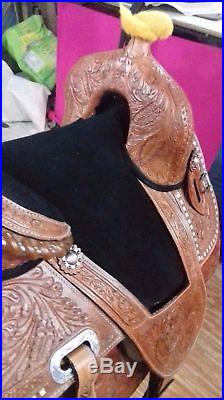 New Saddle All Size Leather Horse Treeless Western Trail Barrel Racing