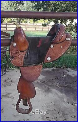 Original Bob Marshall Treeless Sports Barrel Saddle 15.5 Round Skirt